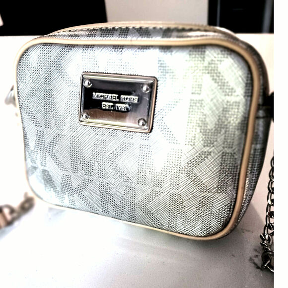 Michael Kors Silver, monogram jet set mini crossbody. Trend, minimalist, regency - Picture 2 of 11